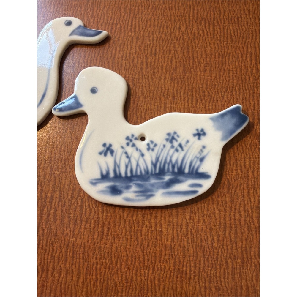 Vintage Set Of 2 Russ Berrie Porcelain Country Blue White Ornament Floral Ducks - Picture 2 of 6